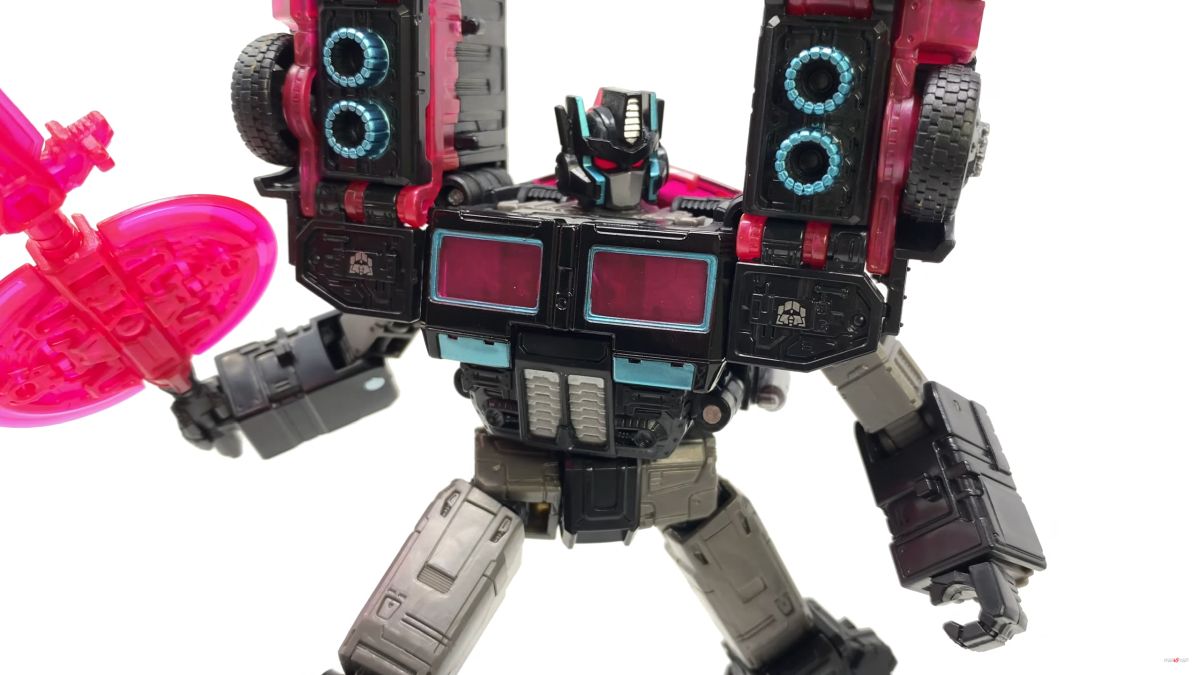 First look at Transformers Legacy Velocitron Scourge / Black
